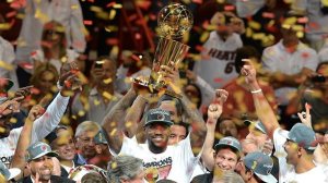 lebron-holding-up-trophy