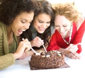 friends-eating-chocolate