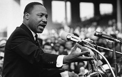 mlk_giving-speech